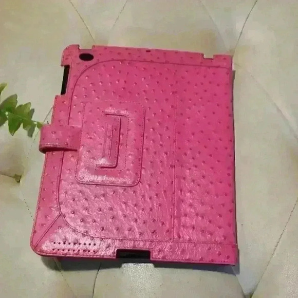 Ostrich skin leather iPad case for 10 inch device - Picture 3 of 3